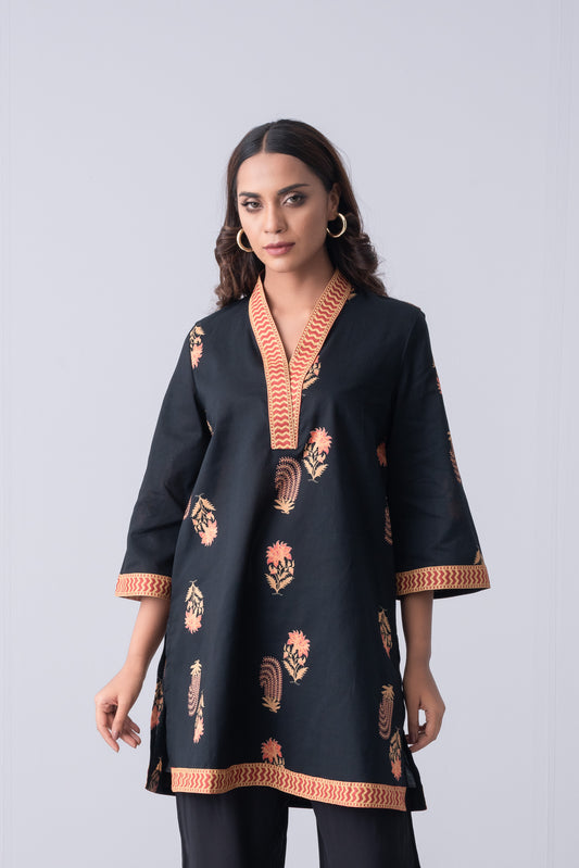 Short-Length Embroidered Relaxed Fit Ethnic Kurti