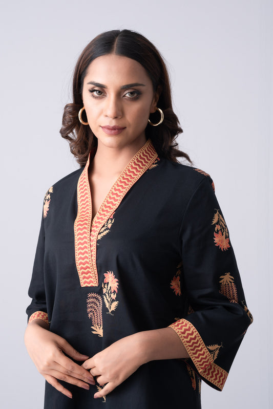 Short-Length Embroidered Relaxed Fit Ethnic Kurti