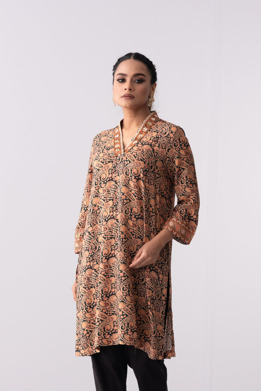 Mid-Length Embroidered Relaxed Fit Ethnic Kurta